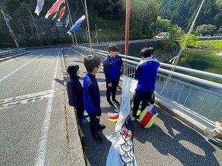 250426　こいのぼりボランティア (25).jpg