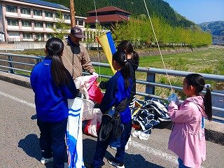 250426　こいのぼりボランティア (37).jpg